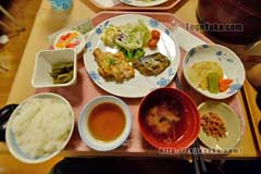 横尾山荘の夕食。