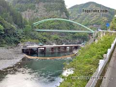撤去中の第4五ヶ瀬川橋梁