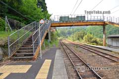 宗太郎駅の跨線橋。