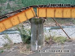 第二五ヶ瀬川橋梁の被害。