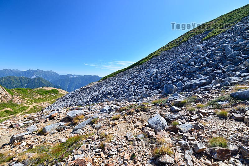 薬師岳手前の二重稜線